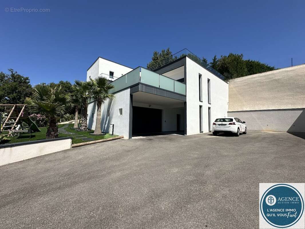 Maison à LE PEAGE-DE-ROUSSILLON