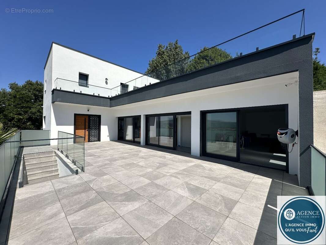 Maison à LE PEAGE-DE-ROUSSILLON