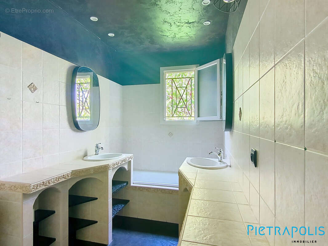 Maison à SAINT-HILAIRE-DE-BEAUVOIR