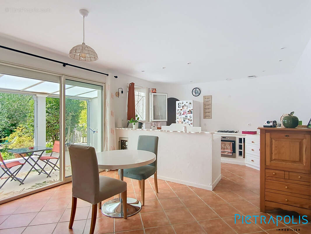 Maison à SAINT-HILAIRE-DE-BEAUVOIR