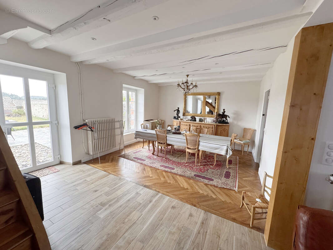 Maison à RUYNES-EN-MARGERIDE