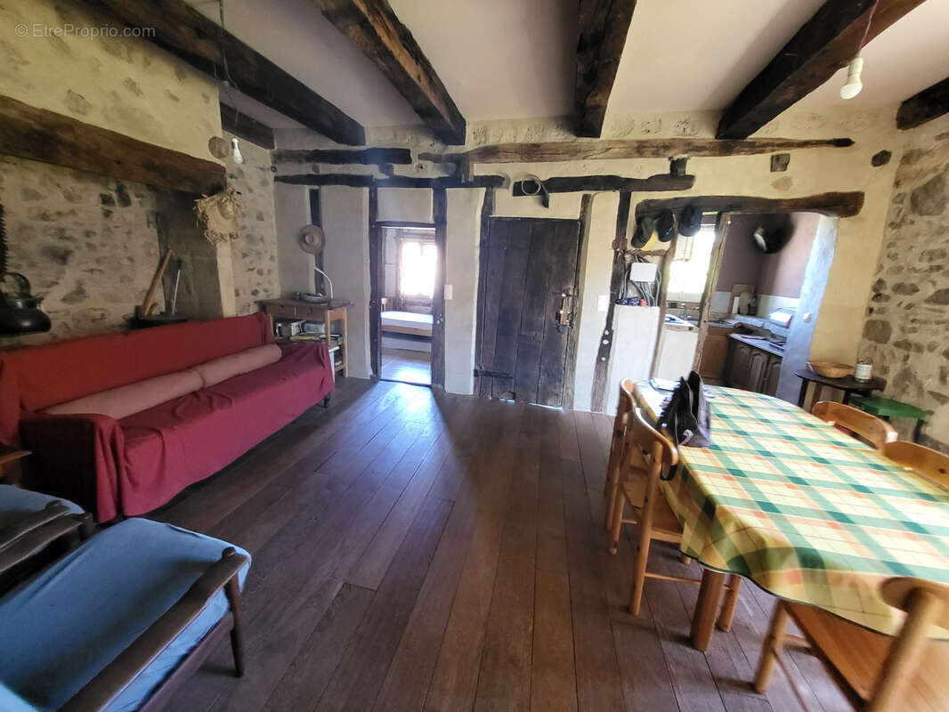 Maison à PEYRUSSE-LE-ROC