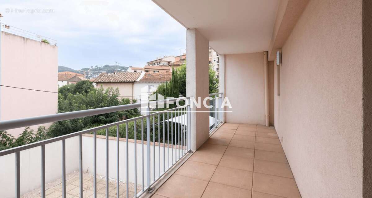 Appartement à VALLAURIS