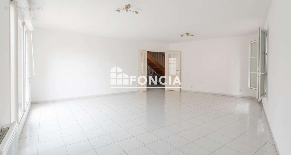 Appartement à VALLAURIS