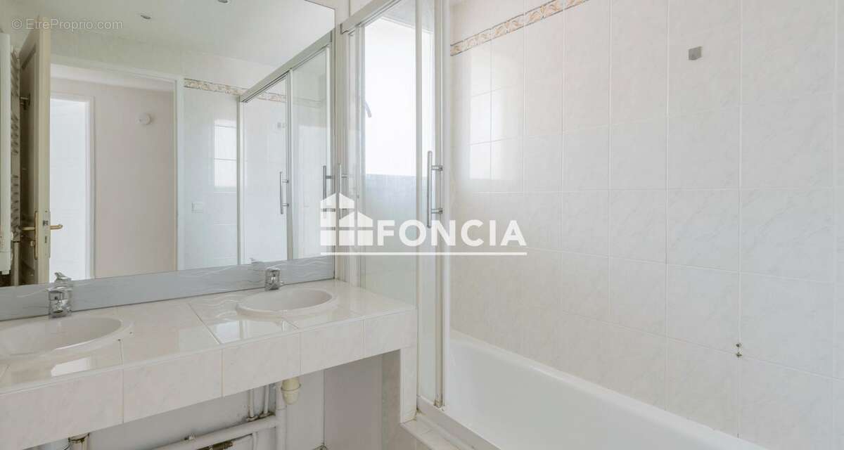 Appartement à VALLAURIS