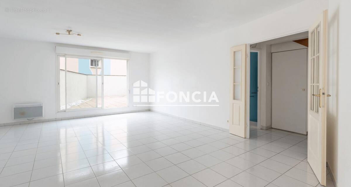 Appartement à VALLAURIS