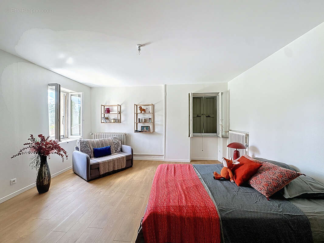 Maison à LA TOUR-DU-PIN