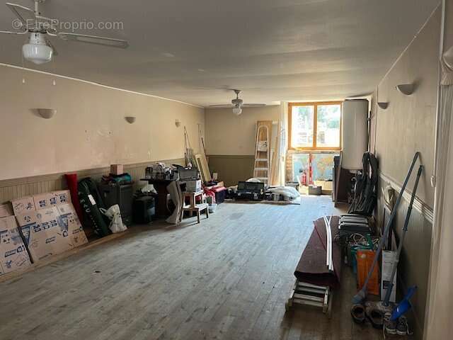 Maison à LES SALLES-LAVAUGUYON