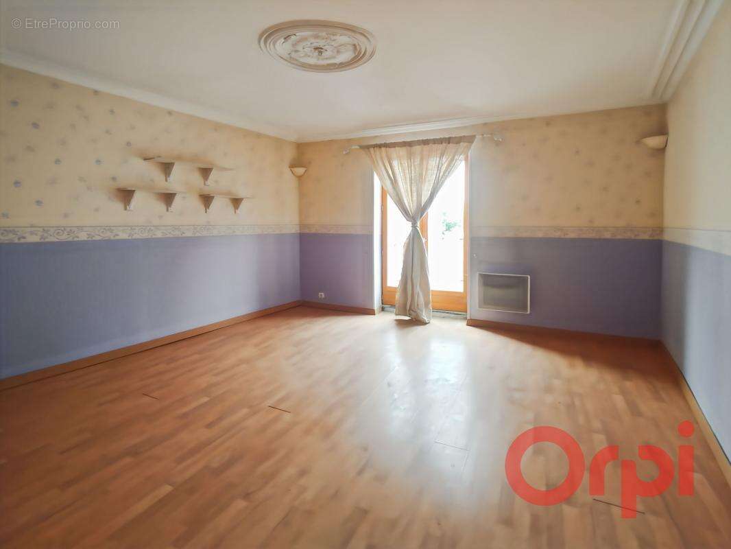 Maison à SAINT-PIERRE-LE-MOUTIER