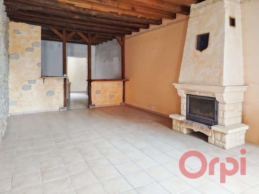 Maison à SAINT-PIERRE-LE-MOUTIER