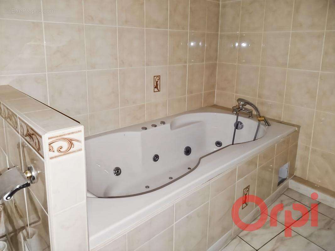 Maison à SAINT-PIERRE-LE-MOUTIER