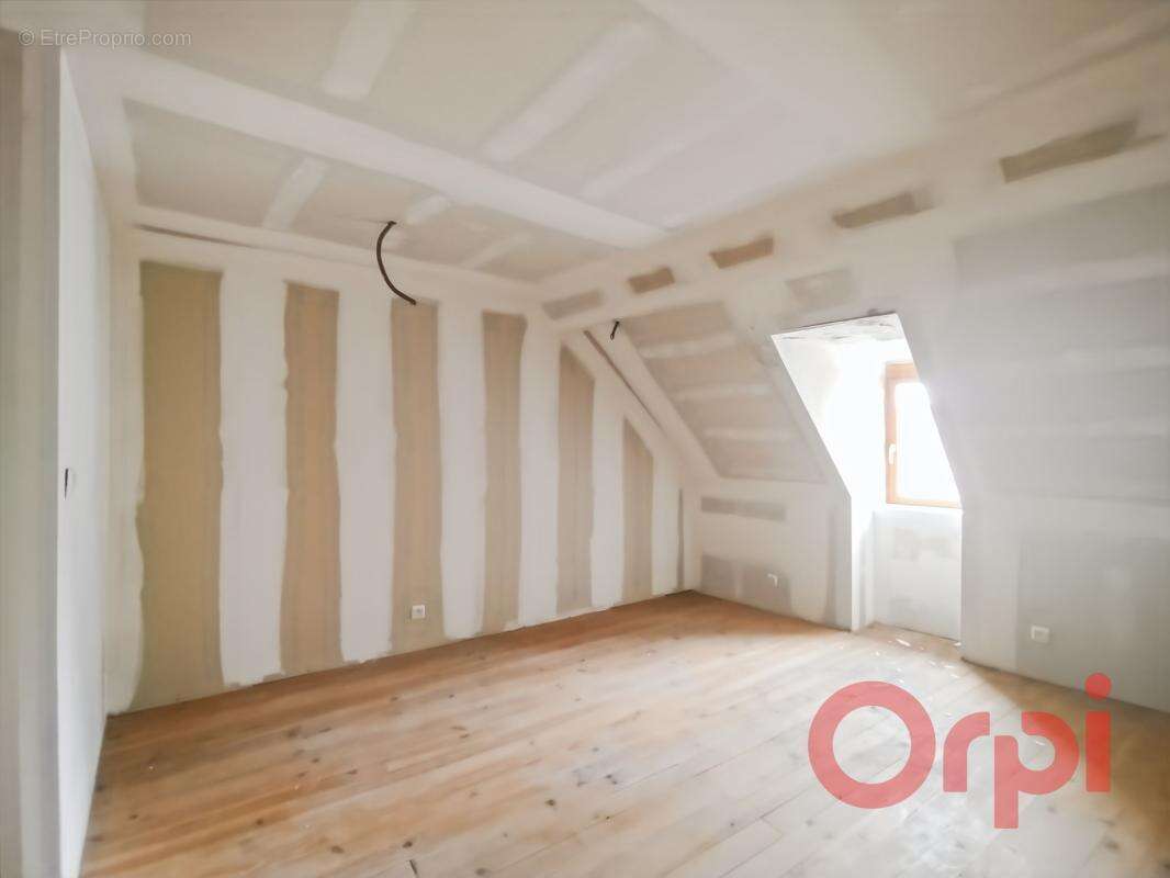 Maison à SAINT-PIERRE-LE-MOUTIER