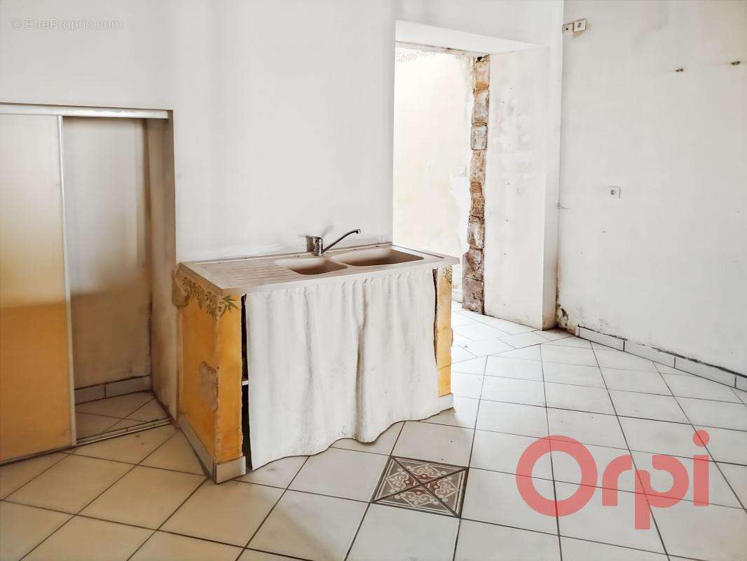 Maison à SAINT-PIERRE-LE-MOUTIER