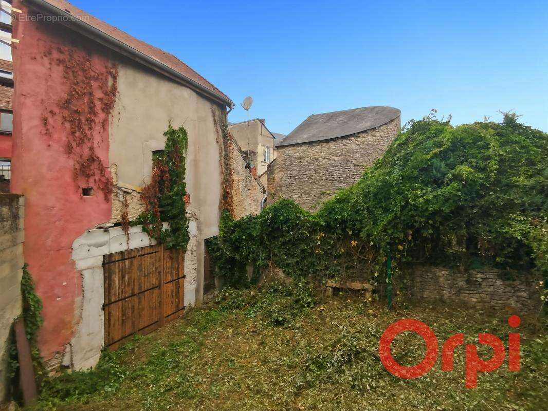 Maison à SAINT-PIERRE-LE-MOUTIER