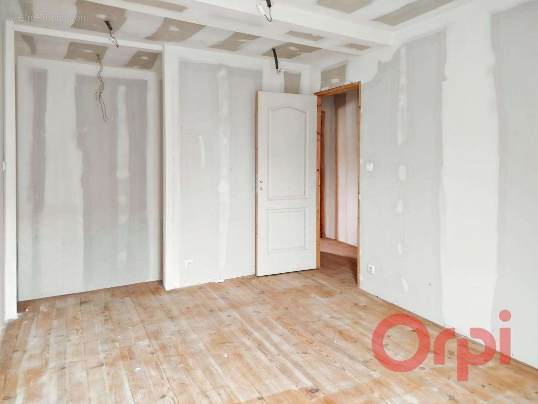 Maison à SAINT-PIERRE-LE-MOUTIER