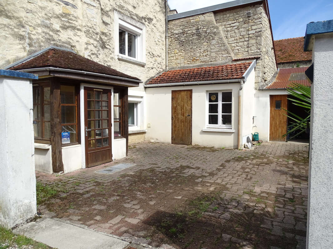 Maison à POINCON-LES-LARREY