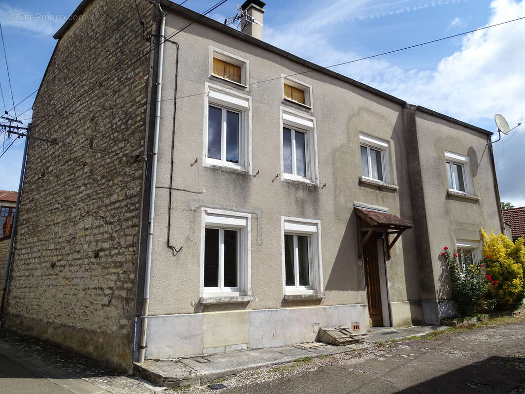 Maison à POINCON-LES-LARREY