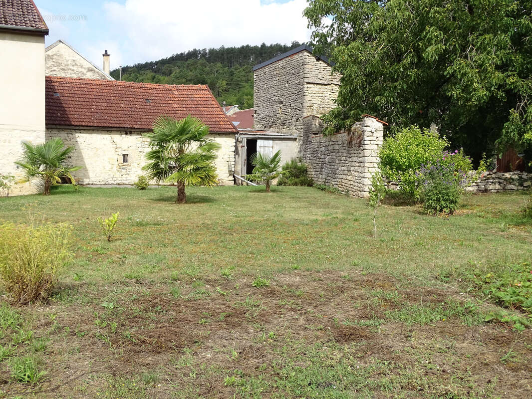 Maison à POINCON-LES-LARREY