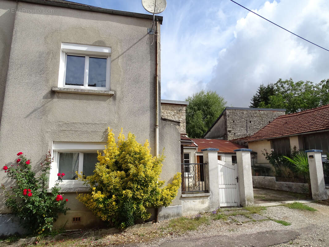 Maison à POINCON-LES-LARREY