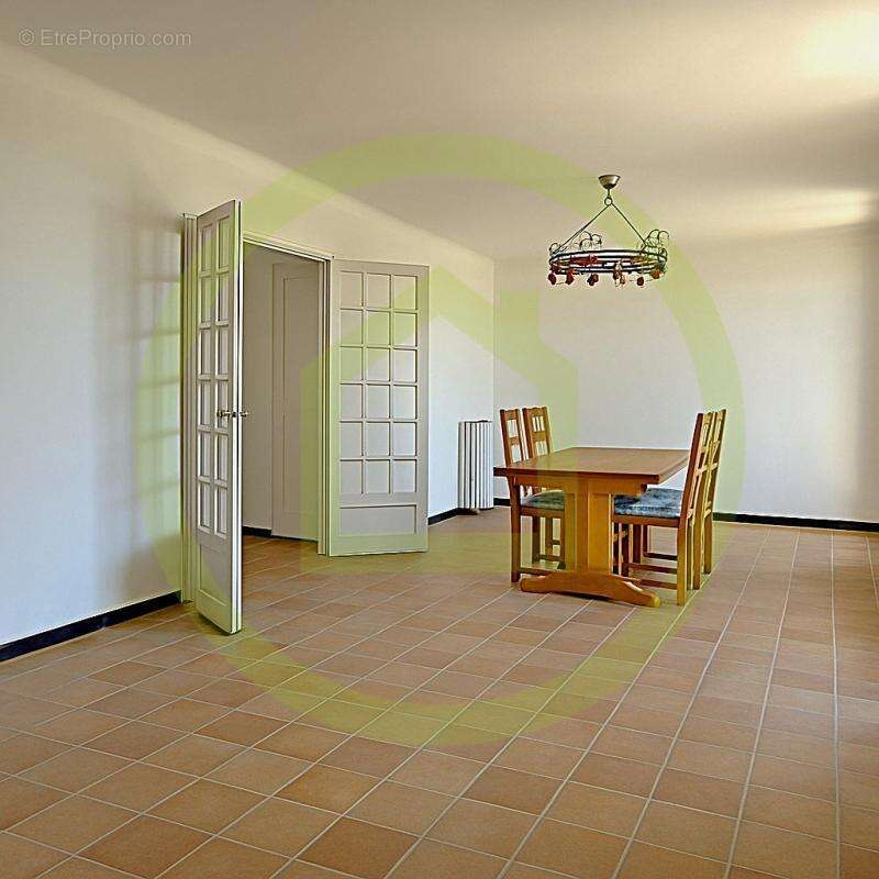 Appartement à MARSEILLE-5E