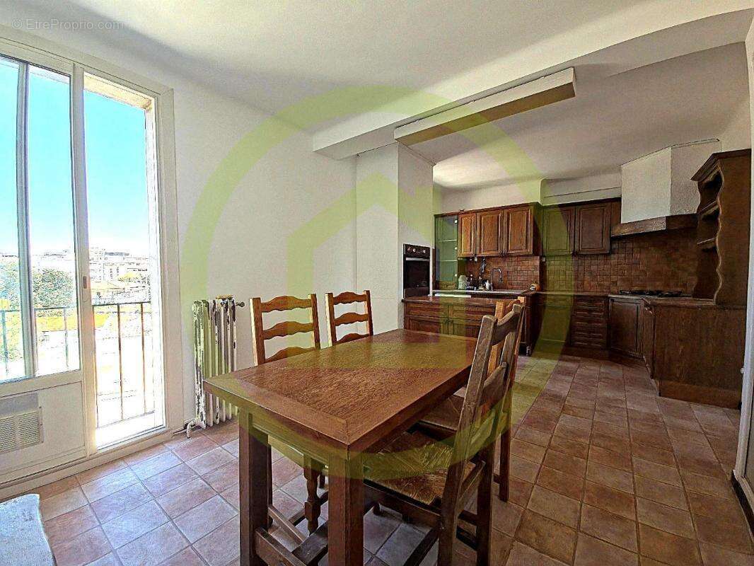 Appartement à MARSEILLE-5E
