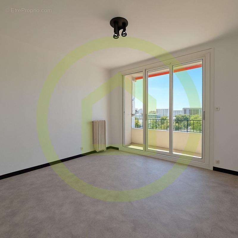 Appartement à MARSEILLE-5E