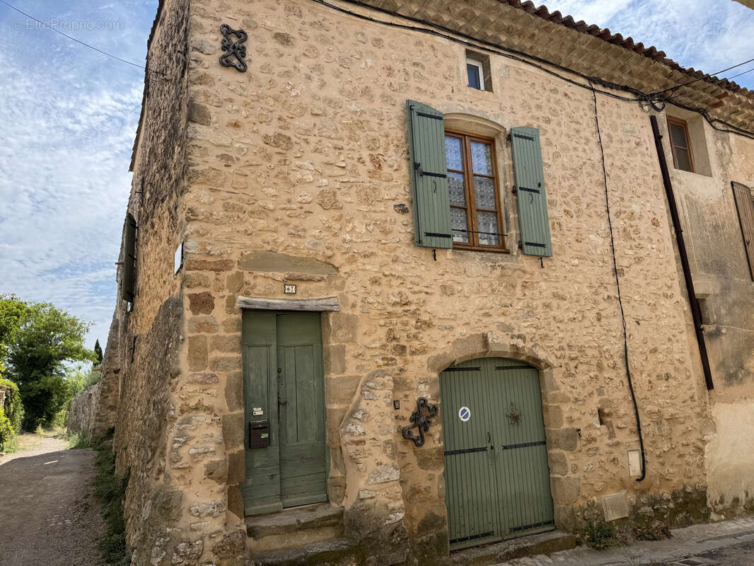 Maison à MONTPEYROUX