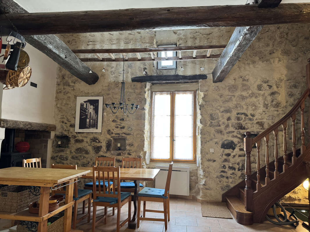 Maison à MONTPEYROUX