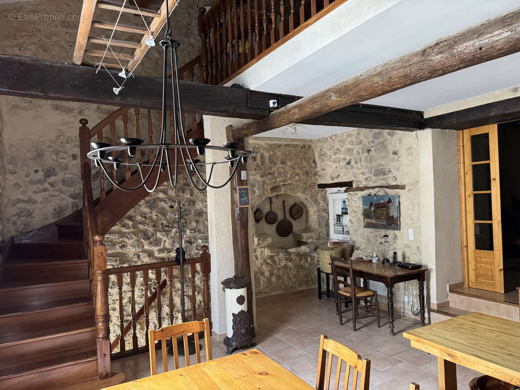 Maison à MONTPEYROUX