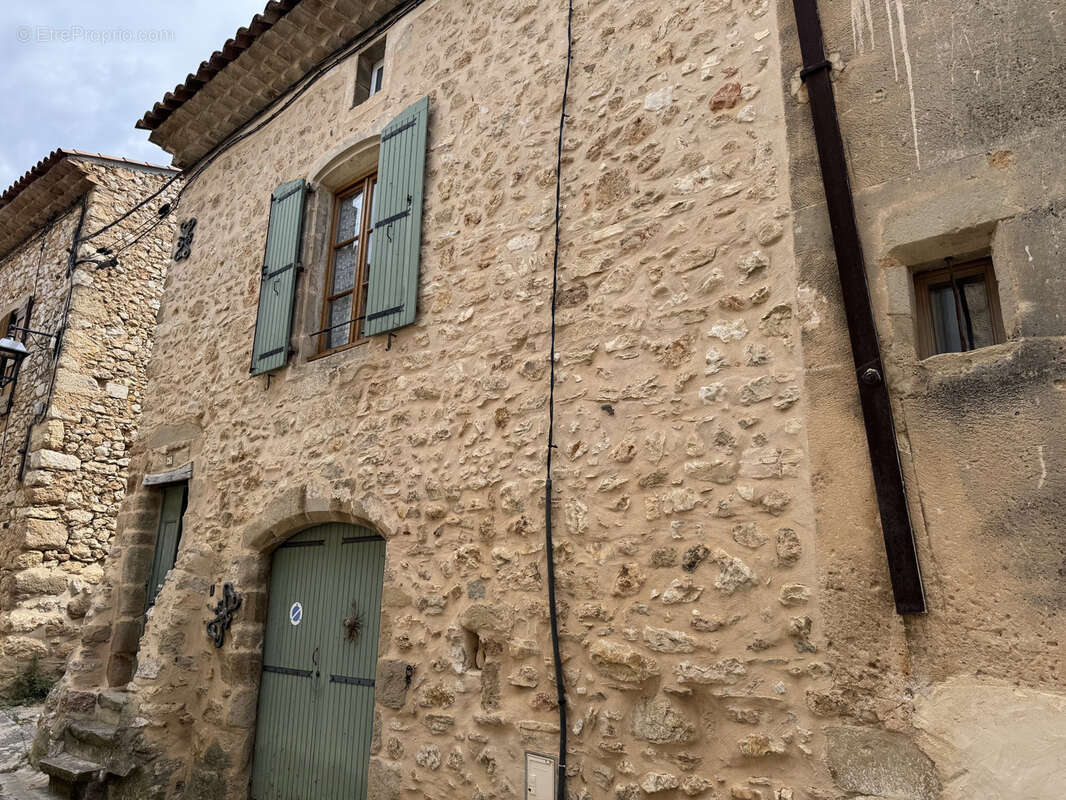 Maison à MONTPEYROUX