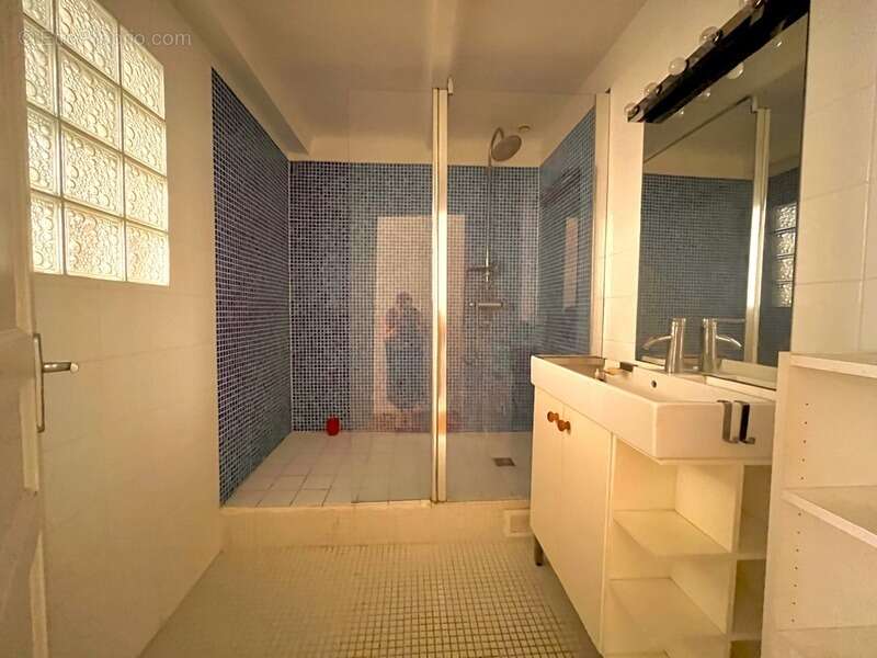 Appartement à MARSEILLE-2E