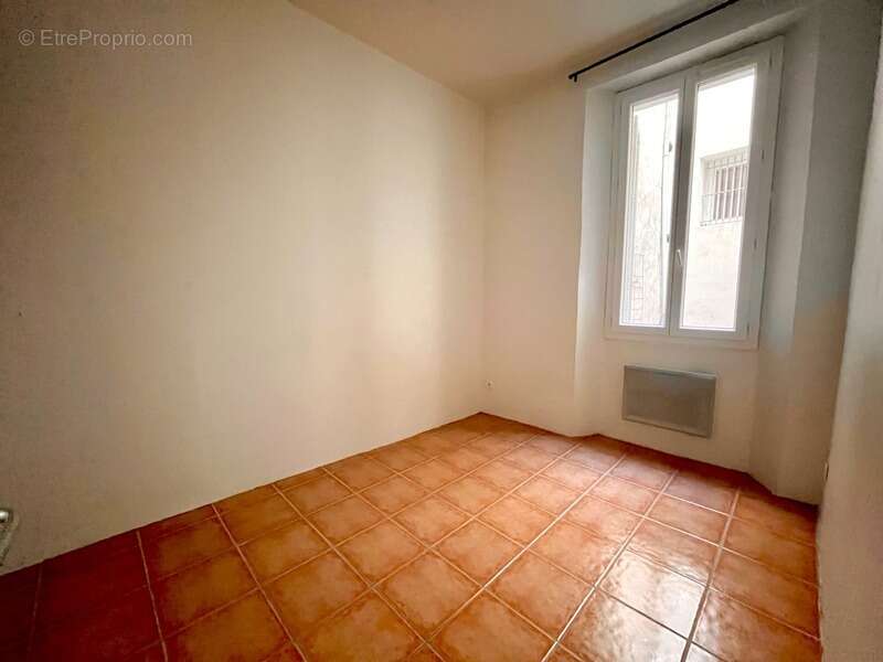 Appartement à MARSEILLE-2E