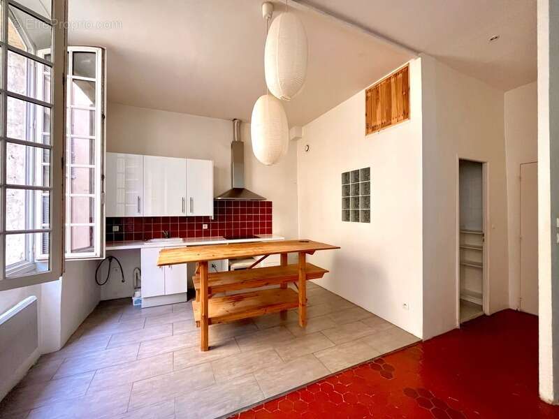 Appartement à MARSEILLE-2E