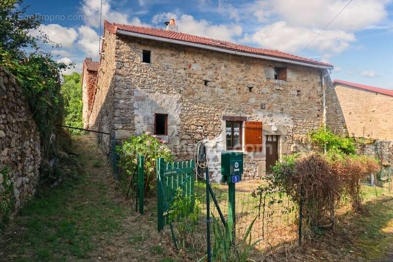 Maison à DOMPIERRE-LES-EGLISES