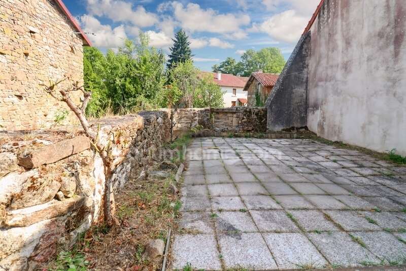 Maison à DOMPIERRE-LES-EGLISES