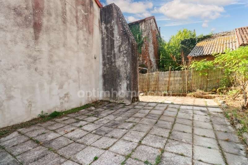 Maison à DOMPIERRE-LES-EGLISES