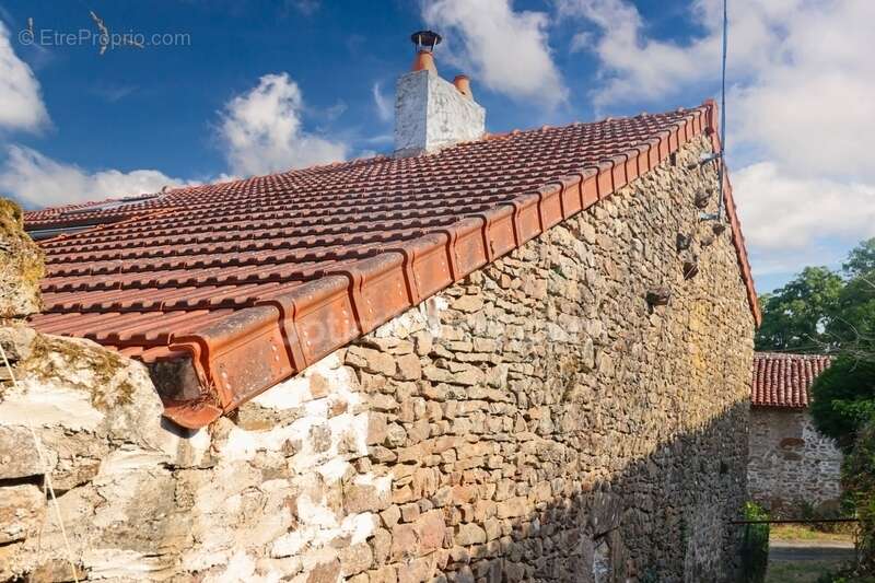 Maison à DOMPIERRE-LES-EGLISES