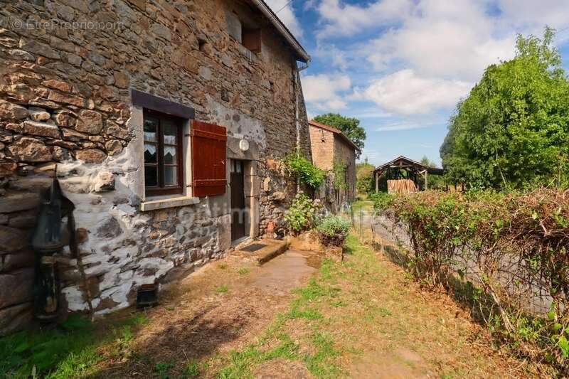 Maison à DOMPIERRE-LES-EGLISES