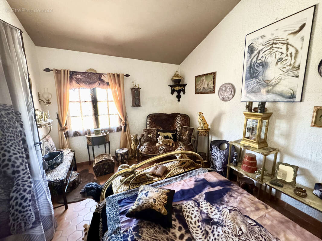 Maison à BESSE-SUR-ISSOLE