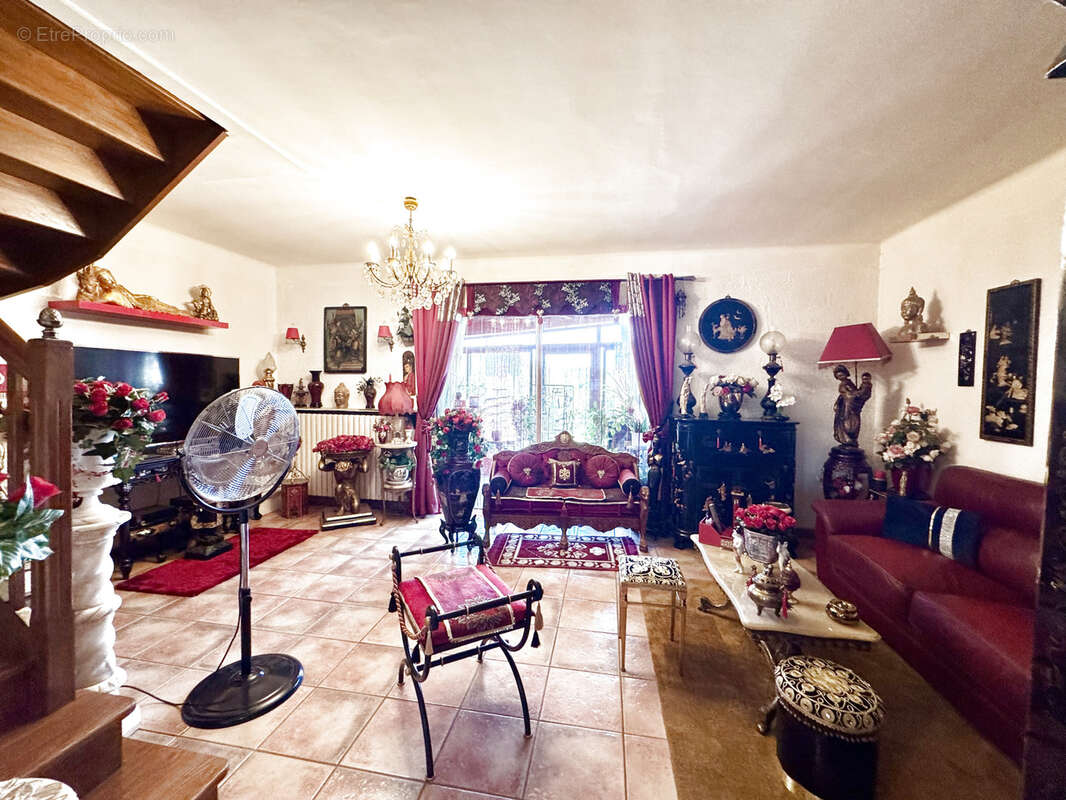 Maison à BESSE-SUR-ISSOLE