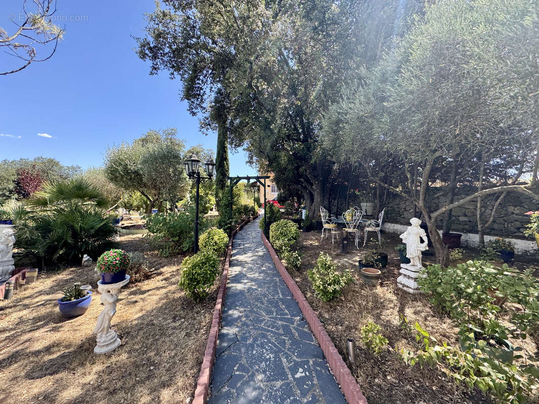 Maison à BESSE-SUR-ISSOLE