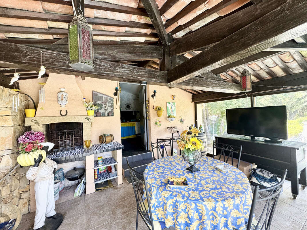 Maison à BESSE-SUR-ISSOLE