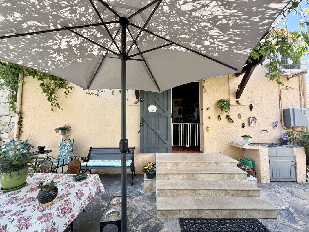 Maison à BESSE-SUR-ISSOLE