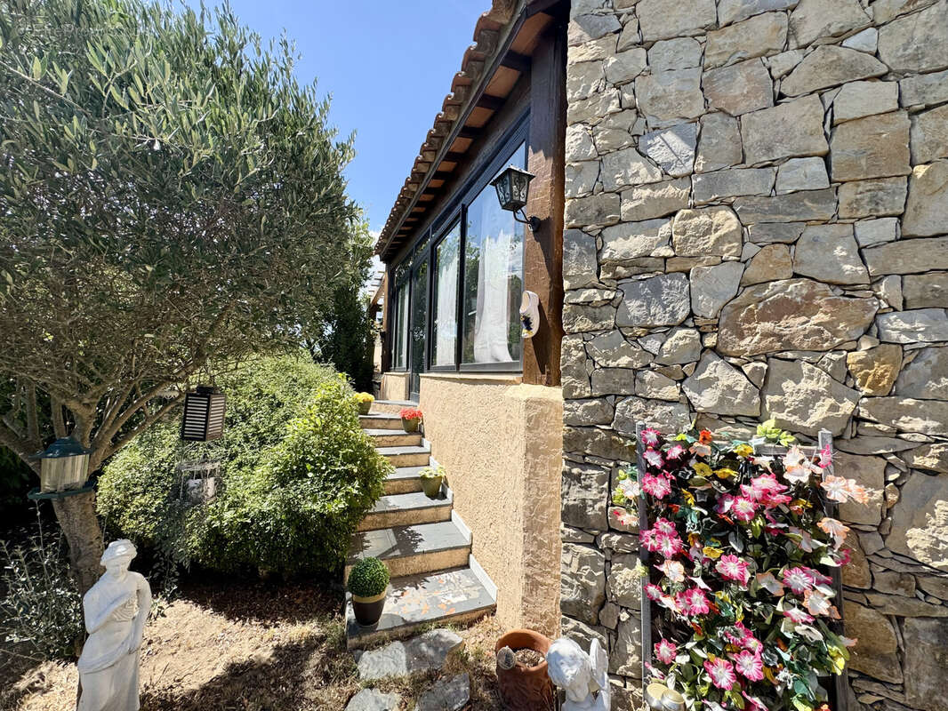 Maison à BESSE-SUR-ISSOLE