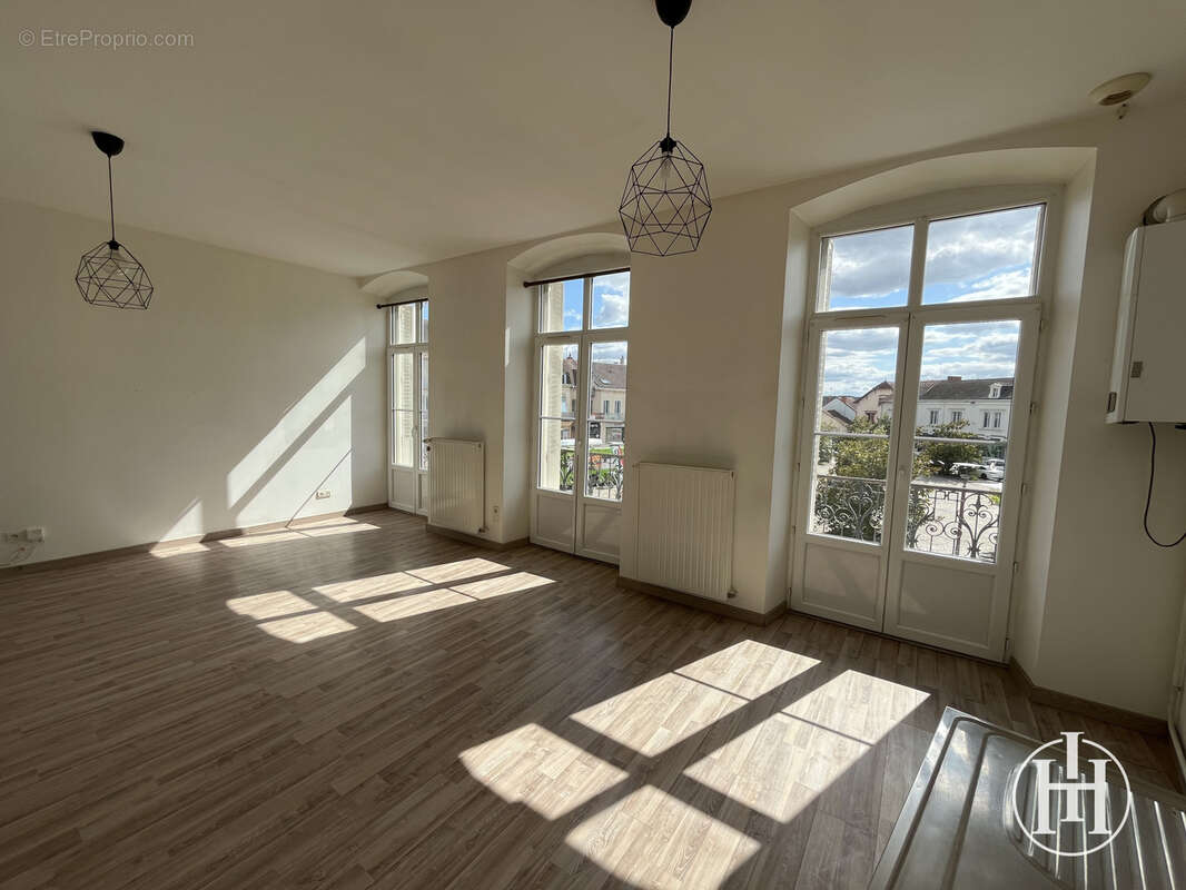 Appartement à COMMENTRY