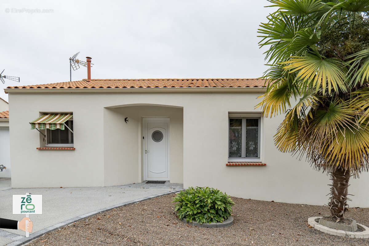 Maison à MOUTIERS-LES-MAUXFAITS