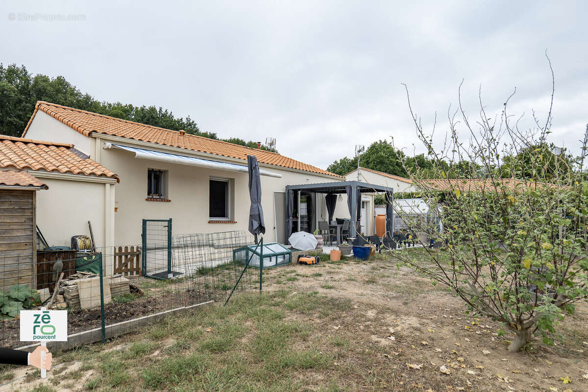 Maison à MOUTIERS-LES-MAUXFAITS
