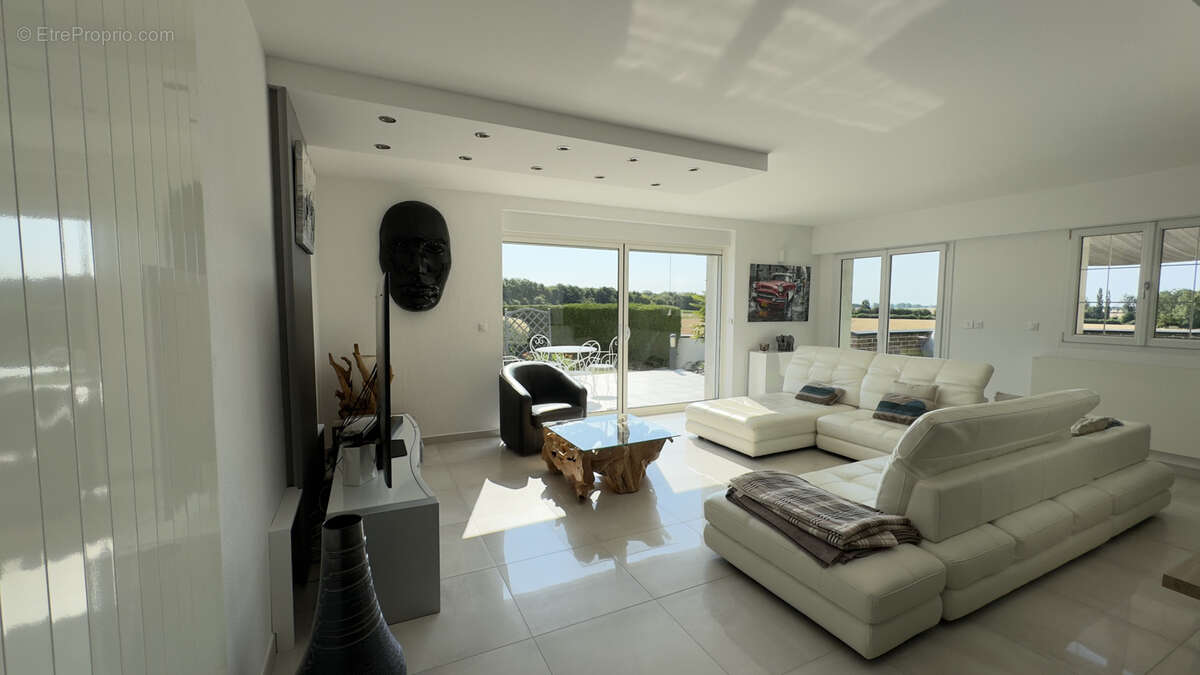 Maison à FRESNICOURT-LE-DOLMEN
