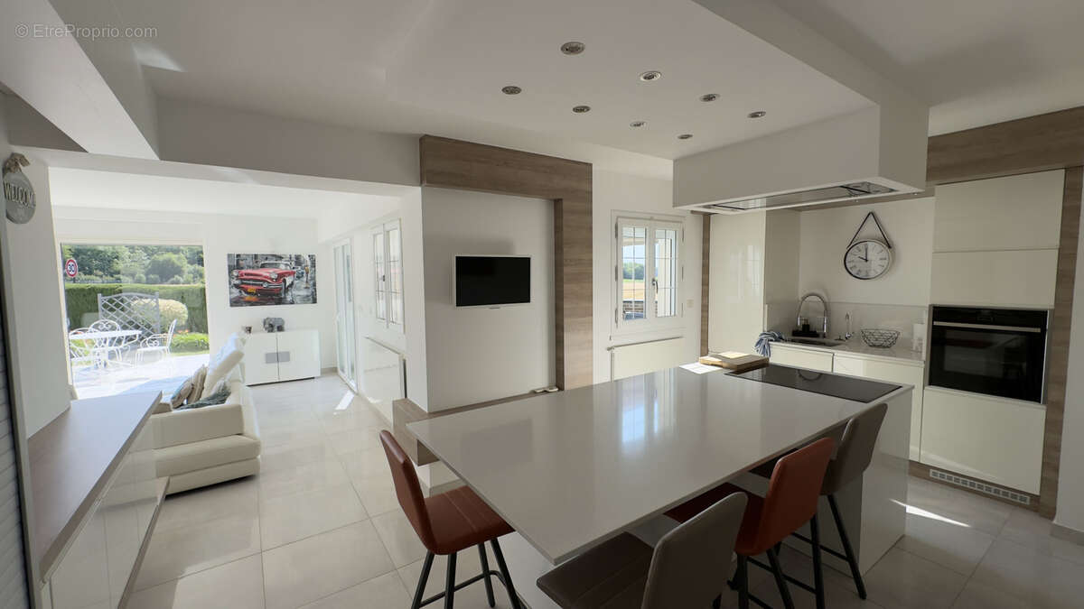 Maison à FRESNICOURT-LE-DOLMEN