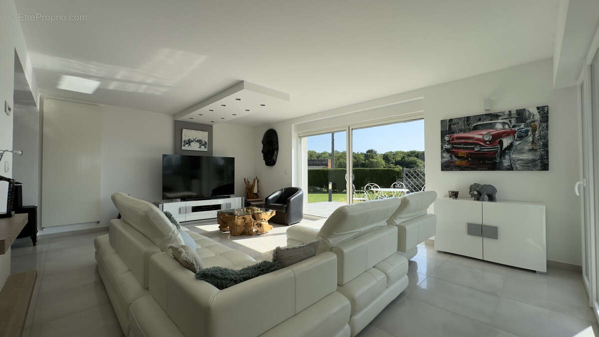 Maison à FRESNICOURT-LE-DOLMEN